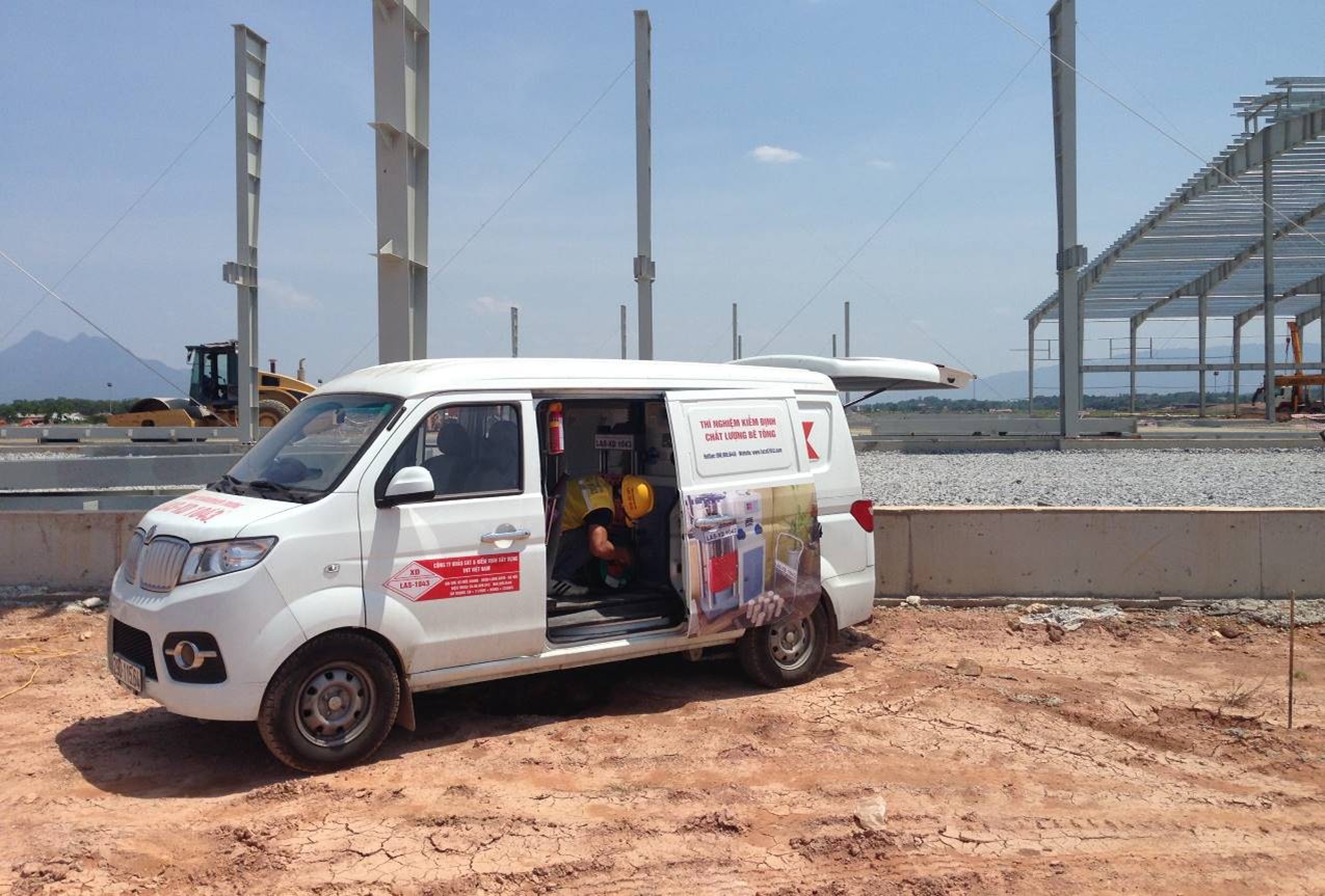 Nén kiểm tra cường độ bê tông ngay tại công trường bằng xe thí nghiệm